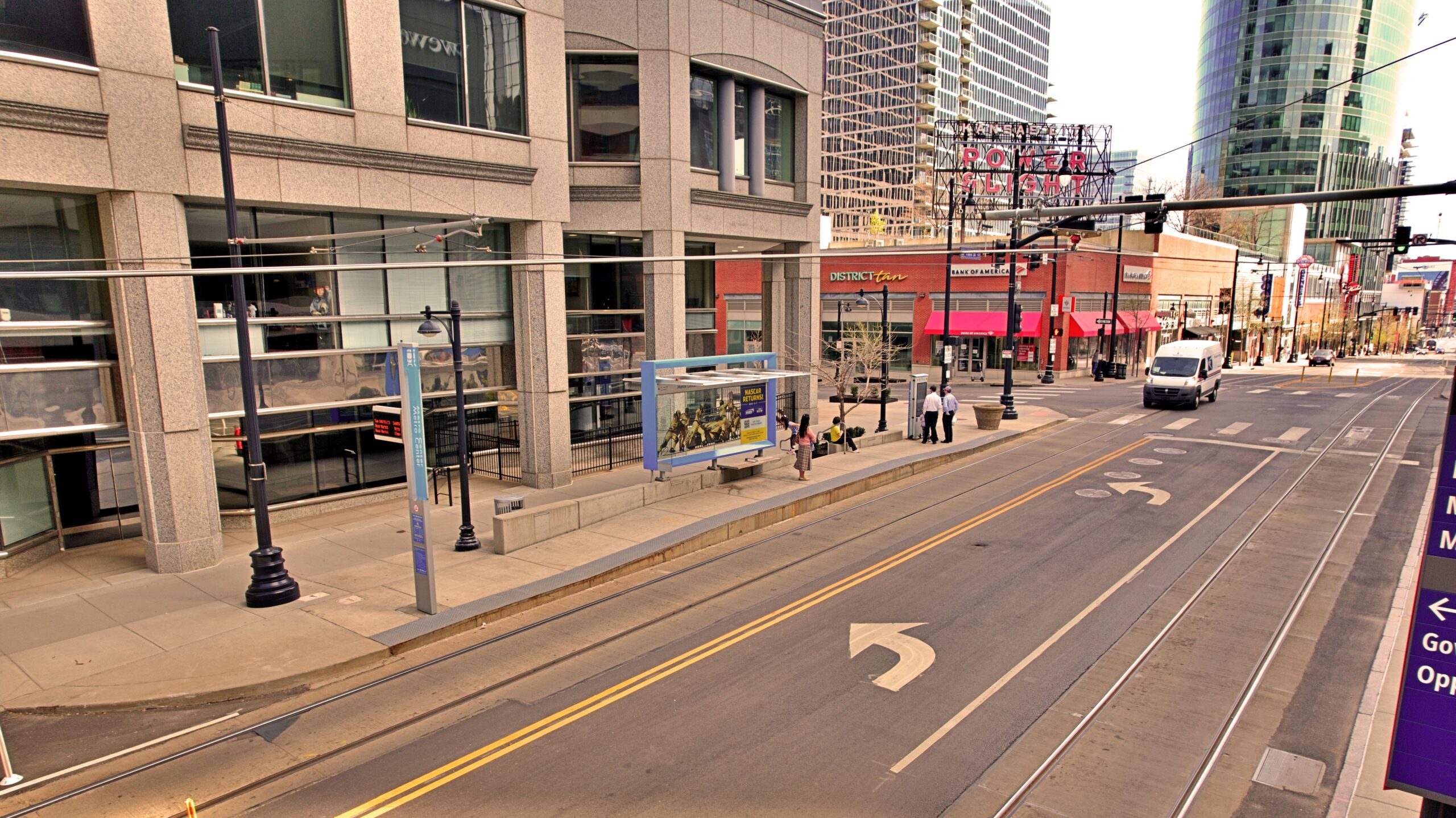 KC Streetcar at station stop overview
